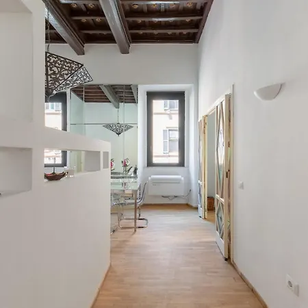 Iflat Bright Near Piazza Di Spagna רומא